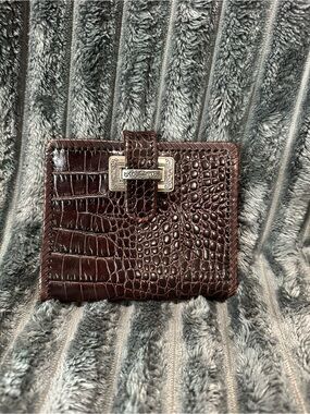 Brighton wallet in brown embossed leather